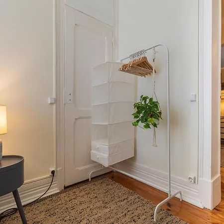 Lovelystay - Bright&peaceful 2bdr In Estrela Apartment Lisbon