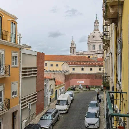 Apartment Lovelystay - Bright&peaceful 2bdr In Estrela Lisbon