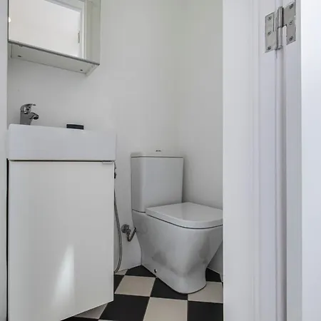Lovelystay - Bright&peaceful 2bdr In Estrela * Lisboa
