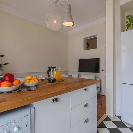 Lovelystay - Bright&peaceful 2bdr In Estrela Lisboa